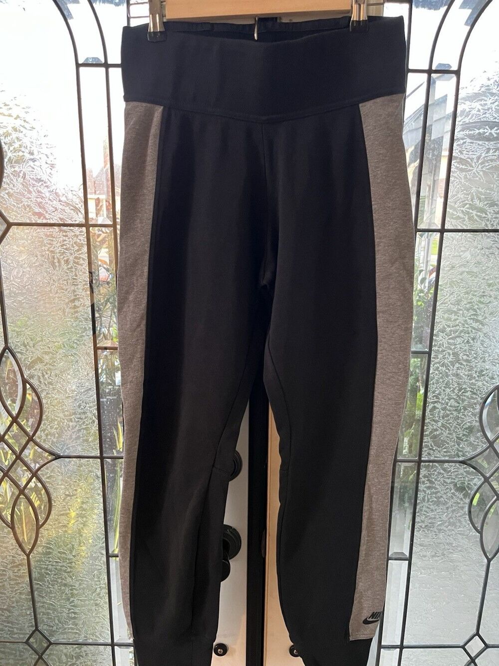 Nike Women’s Athletic Wear Pants Large Black Gray Side Accent Elastic Waist